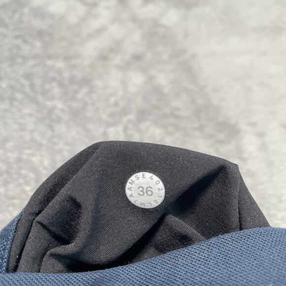 Lululemon Shorts Mens 36 Blue Commission Relaxed Qwick Oxford Casual Basic - Picture 4 of 10